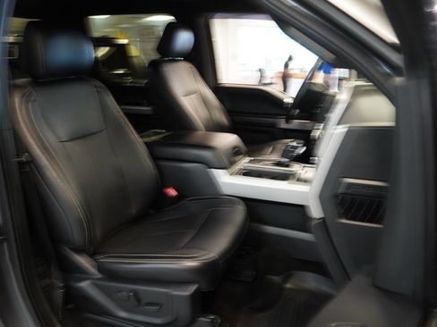 Used 2019 Ford F150 Lariat w/ Equipment Group 502A Luxury AWD/4WD image 34