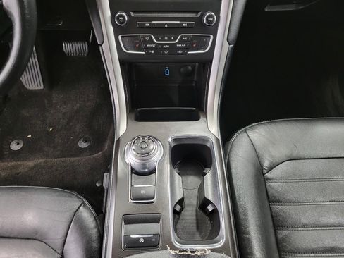 Used 2018 Ford Fusion SE w/ Fusion SE Technology Package image 17