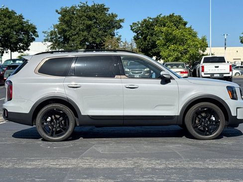 Used 2025 Kia Telluride EX X-Line AWD/4WD image 3