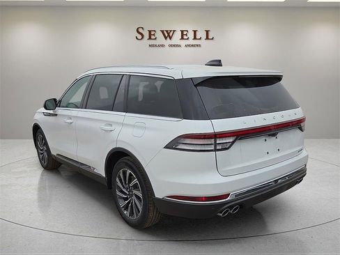 New 2026 Lincoln Aviator Premiere image 3