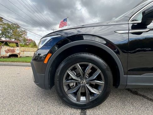 Certified 2022 Volkswagen Tiguan SE image 10