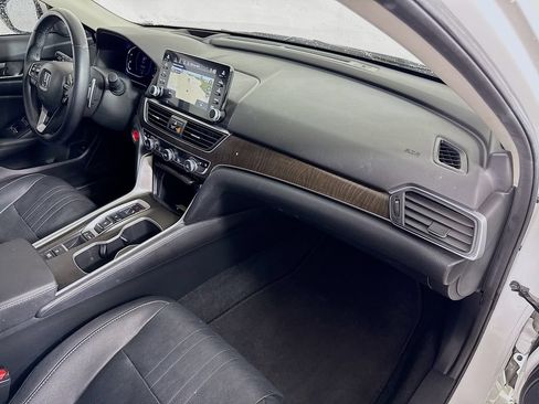 Used 2019 Honda Accord Touring image 31