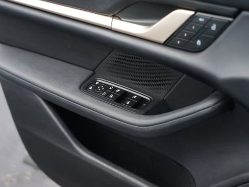 Used 2022 Porsche Taycan RWD image 30