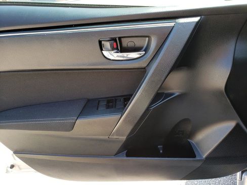 Used 2017 Toyota Corolla LE image 9