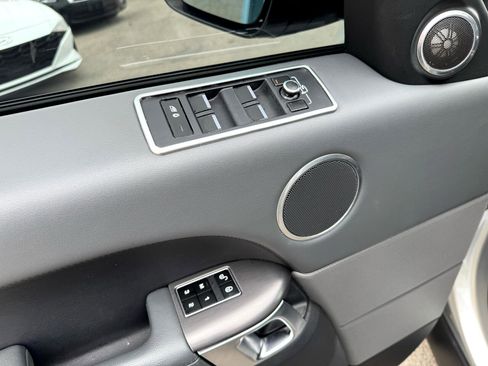 Used 2015 Land Rover Range Rover Sport SE image 25