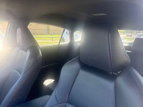 Used 2023 Toyota Venza XLE AWD/4WD image 9