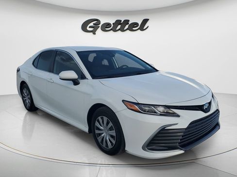 Used 2022 Toyota Camry LE FWD image 3