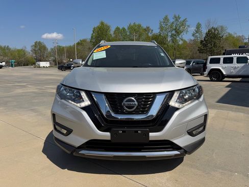 Used 2018 Nissan Rogue SL image 2