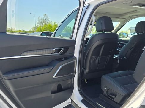 Used 2025 Kia Telluride EX w/ EX Captain's Chair Package AWD/4WD image 15