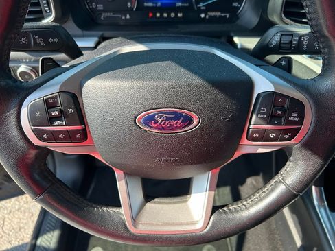 Used 2020 Ford Explorer XLT w/ Equipment Group 202A AWD/4WD image 32