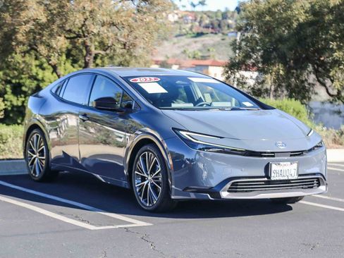 Certified 2023 Toyota Prius XLE image 3