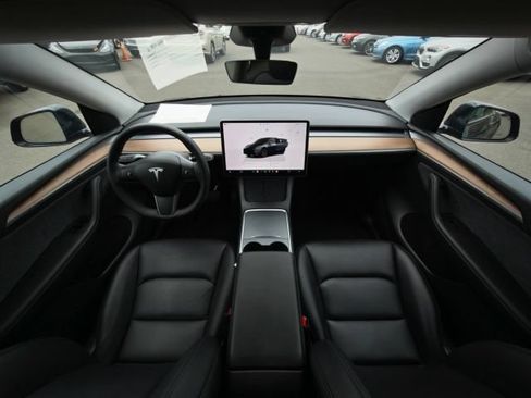 Used 2025 Tesla Model Y Long Range AWD/4WD image 48