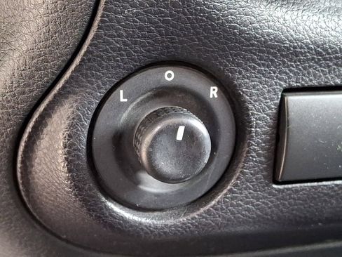 Used 2018 Jeep Wrangler Sahara w/ Connectivity Group AWD/4WD image 22