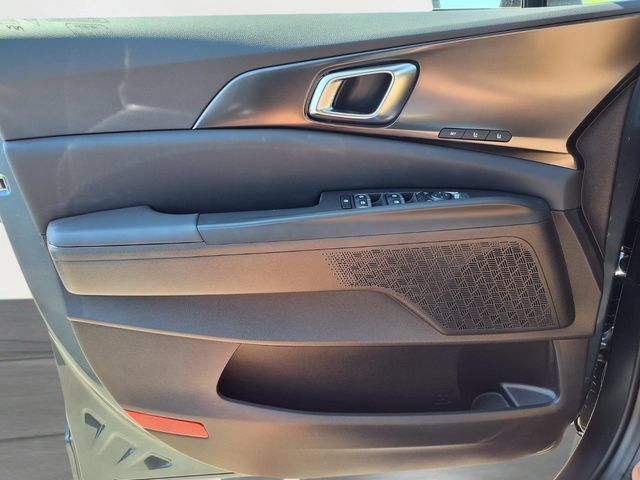 New 2027 Kia Carnival SX w/ Dark Edition Package FWD image 12