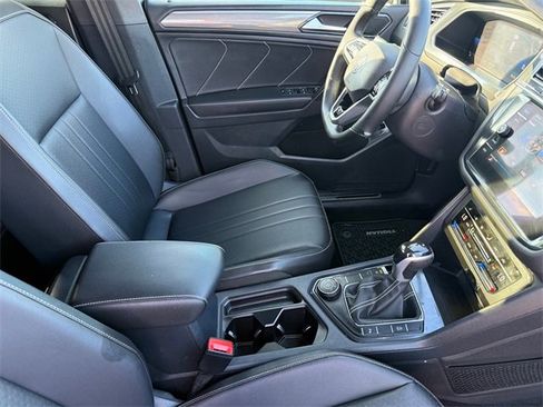 Used 2022 Volkswagen Tiguan SE R-Line image 23