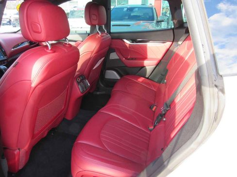 Used 2022 Maserati Levante GT image 9