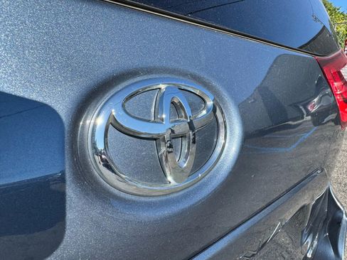 Used 2016 Toyota Sienna LE image 32