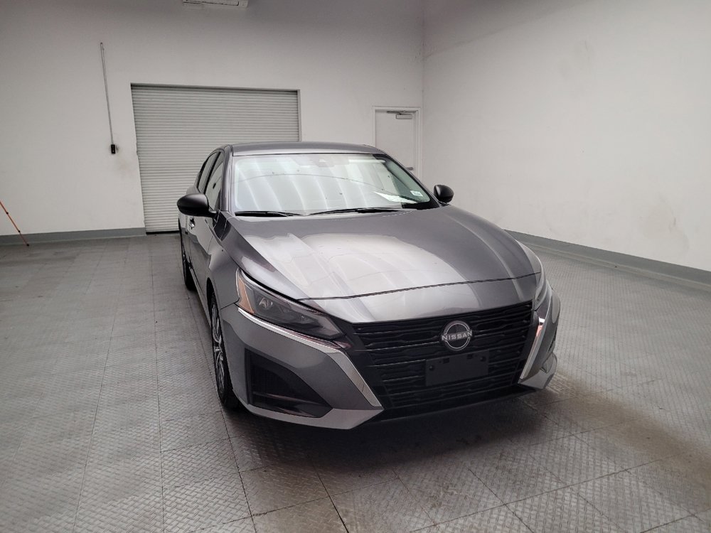 Used 2025 Nissan Altima 2.5 SV FWD image 14