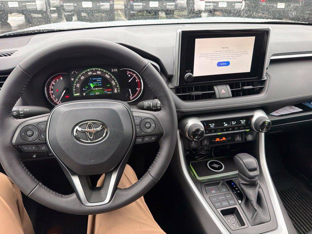 Used 2025 Toyota RAV4 XLE w/ Convenience Package AWD/4WD image 4