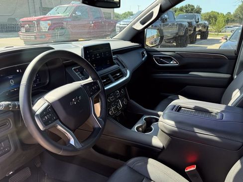 Used 2023 Chevrolet Suburban Z71 w/ Luxury Package AWD/4WD image 8