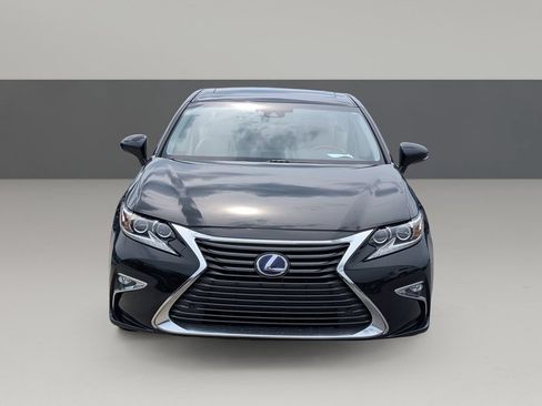 Used 2016 Lexus ES 300h w/ Luxury Package w/Wood Trim FWD image 5