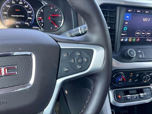 Used 2023 GMC Acadia SLT w/ Technology Package FWD image 12