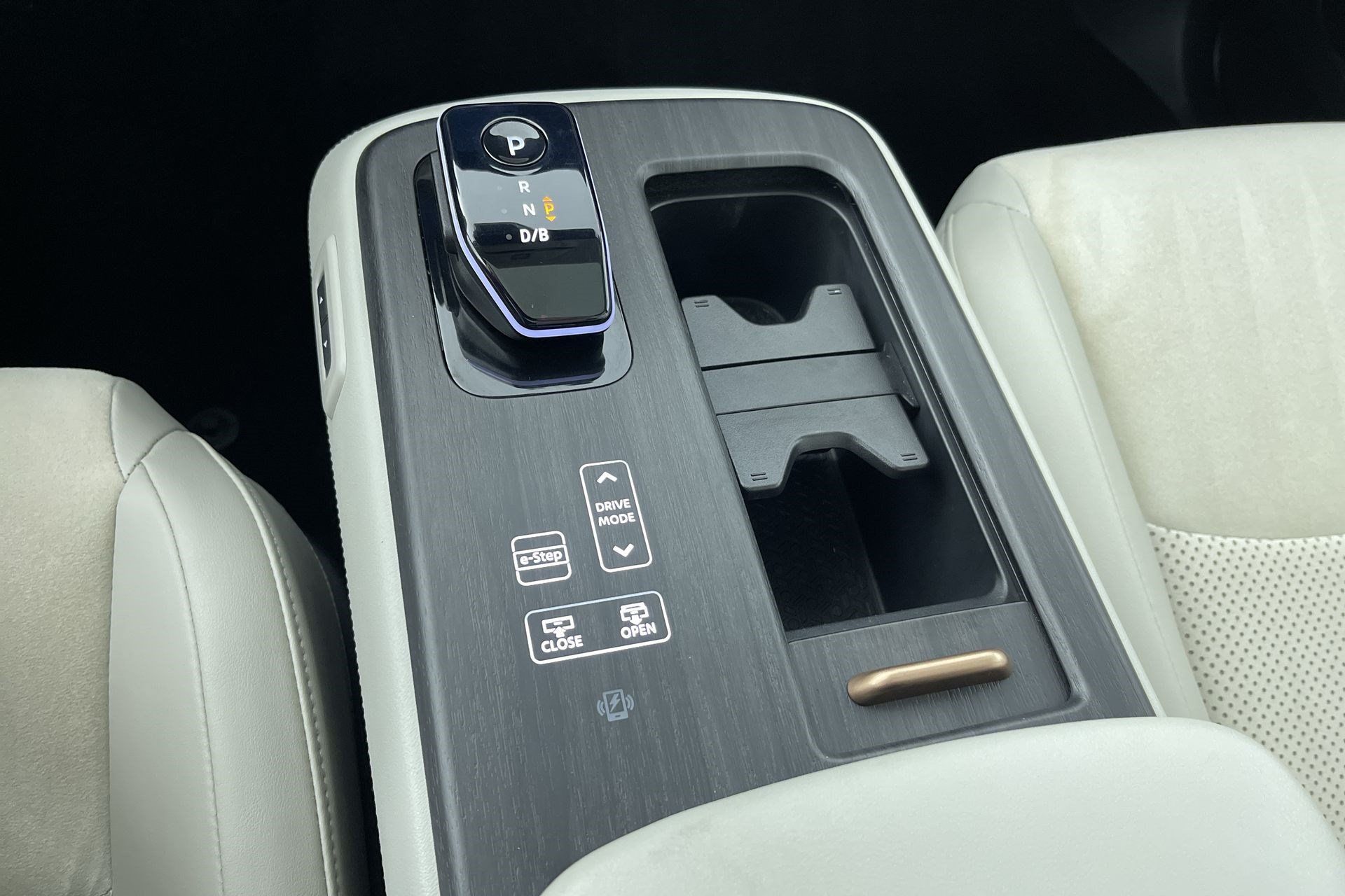 Certified 2024 Nissan Ariya AWD image 22