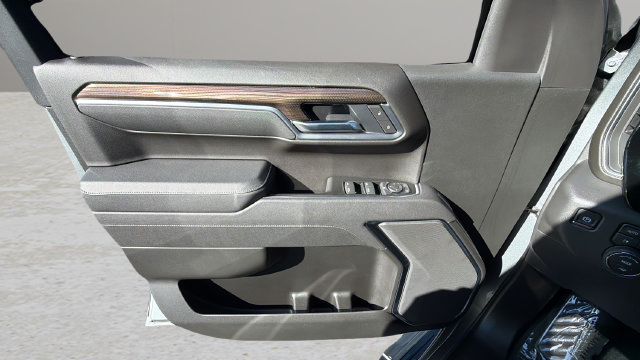 Used 2026 Chevrolet Silverado 1500 LT Trail Boss w/ LPO, Dark Essentials Package AWD/4WD image 18