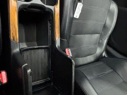 Used 2020 Honda CR-V Touring image 32