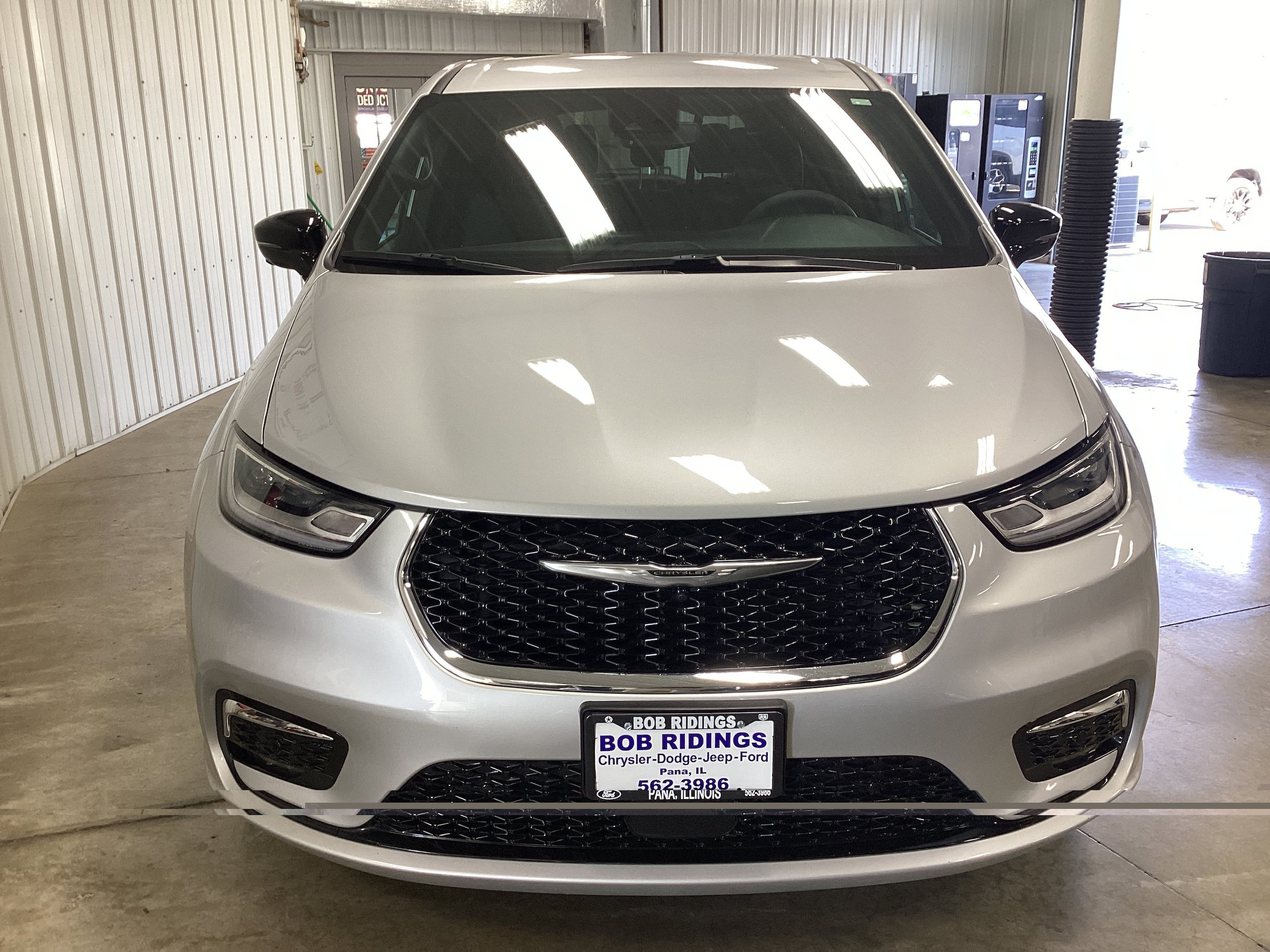 Used 2026 Chrysler Pacifica Select FWD image 8