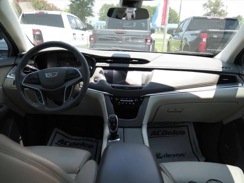 Used 2017 Cadillac XT5 Luxury w/ Driver Awareness Package FWD image 22
