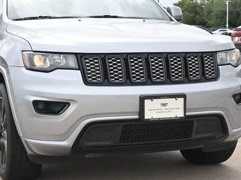 Used 2017 Jeep Grand Cherokee Altitude AWD/4WD image 26