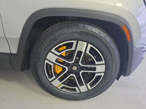 Used 2023 Rivian R1S Adventure image 11