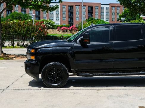 Used 2019 Chevrolet Silverado 2500 LTZ w/ Duramax Plus Package AWD/4WD image 12