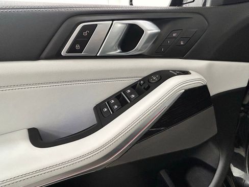 Used 2025 BMW X5 M60i image 25