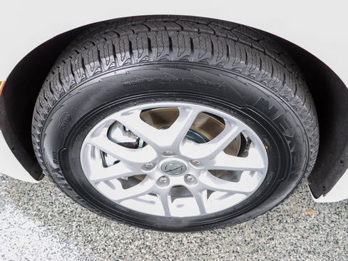 Used 2023 Chrysler Pacifica Touring-L FWD image 11