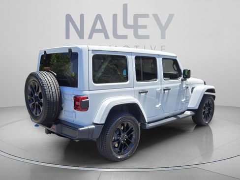 Used 2022 Jeep Wrangler Unlimited Sahara w/ Cold Weather Group AWD/4WD image 5