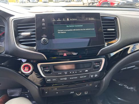 Used 2019 Honda Pilot Touring image 16