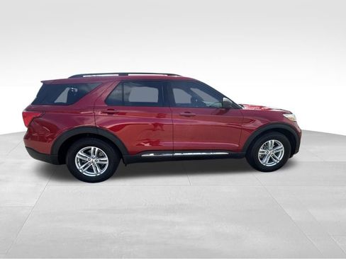 Certified 2020 Ford Explorer XLT image 3