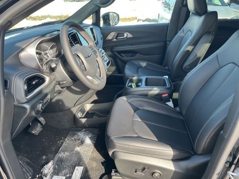 New 2026 Chrysler Pacifica Select image 19