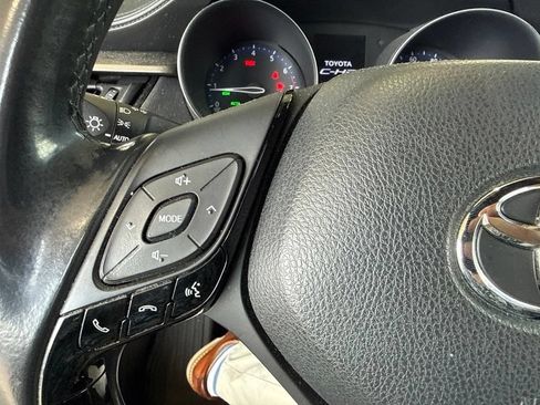 Used 2019 Toyota C-HR XLE FWD image 23