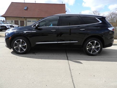 Used 2022 Buick Enclave Essence w/ Experience Buick Package FWD image 6