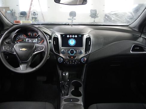 Used 2017 Chevrolet Cruze LT w/ Sun And Sound Package FWD image 10