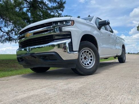 Used 2019 Chevrolet Silverado 1500 LT w/ Remote Start Package AWD/4WD image 3
