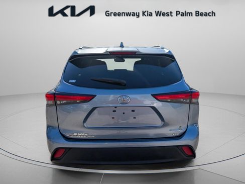 Used 2021 Toyota Highlander XLE image 7