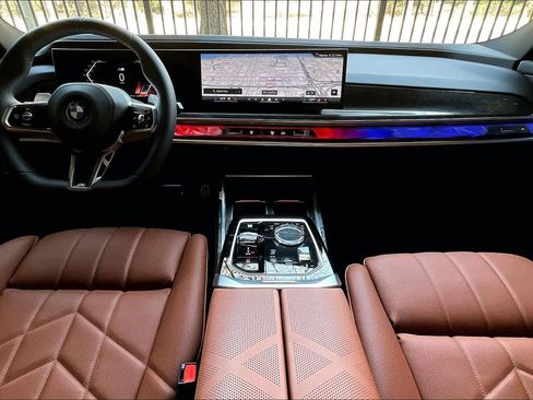 Certified 2025 BMW 760i xDrive w/ Executive Package image 16