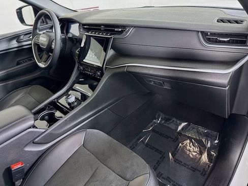 Used 2023 Jeep Grand Cherokee Altitude image 31