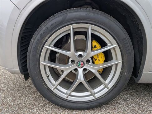 Used 2021 Alfa Romeo Stelvio Ti w/ Premium Package image 10