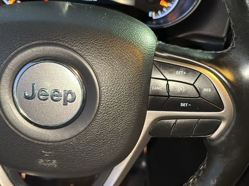 Used 2020 Jeep Grand Cherokee Altitude image 20