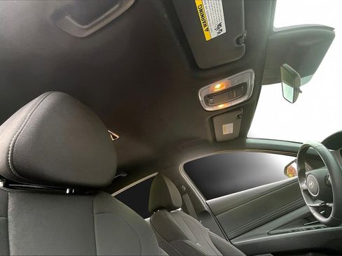 Certified 2025 Hyundai Elantra Sport image 22